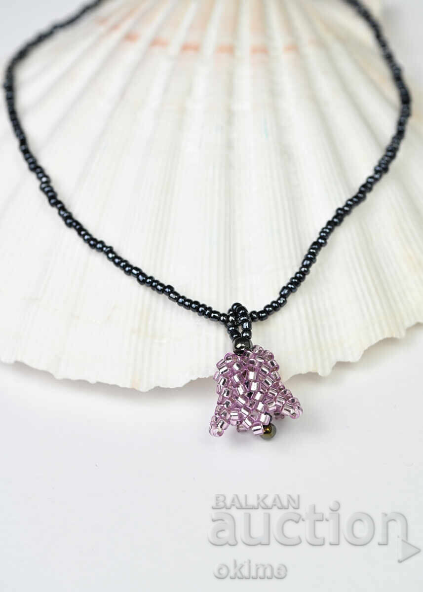 Primăvară - colier minimalist cu floare neagră și roz cu preț € 10.50 | 20.54 BGN