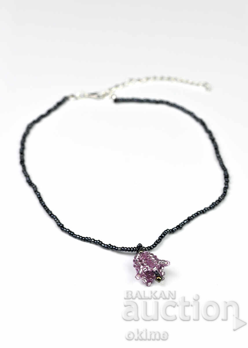 Livrarea Primăvară - colier minimalist cu floare neagră și roz