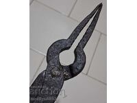 Clești vechi de fierar, șindrilă, fier forjat