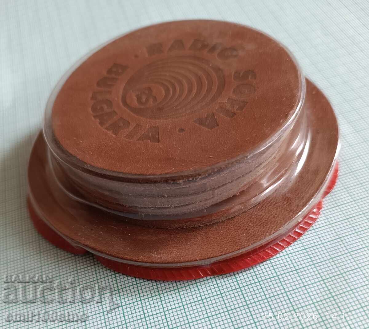 Radio Sofia - Suporturi de pahare din piele naturală cu preț € 6.00 | 11.73 BGN