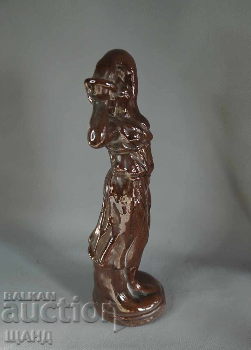 Licitație Figurină ceramică veche bulgărească, statuetă femeie, calitate 1 Licitație Figurină ceramică veche bulgărească, statuetă femeie, calitate 1