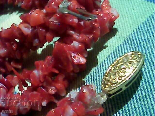 Livrarea Colier frumos cu coral Livrarea Colier frumos cu coral