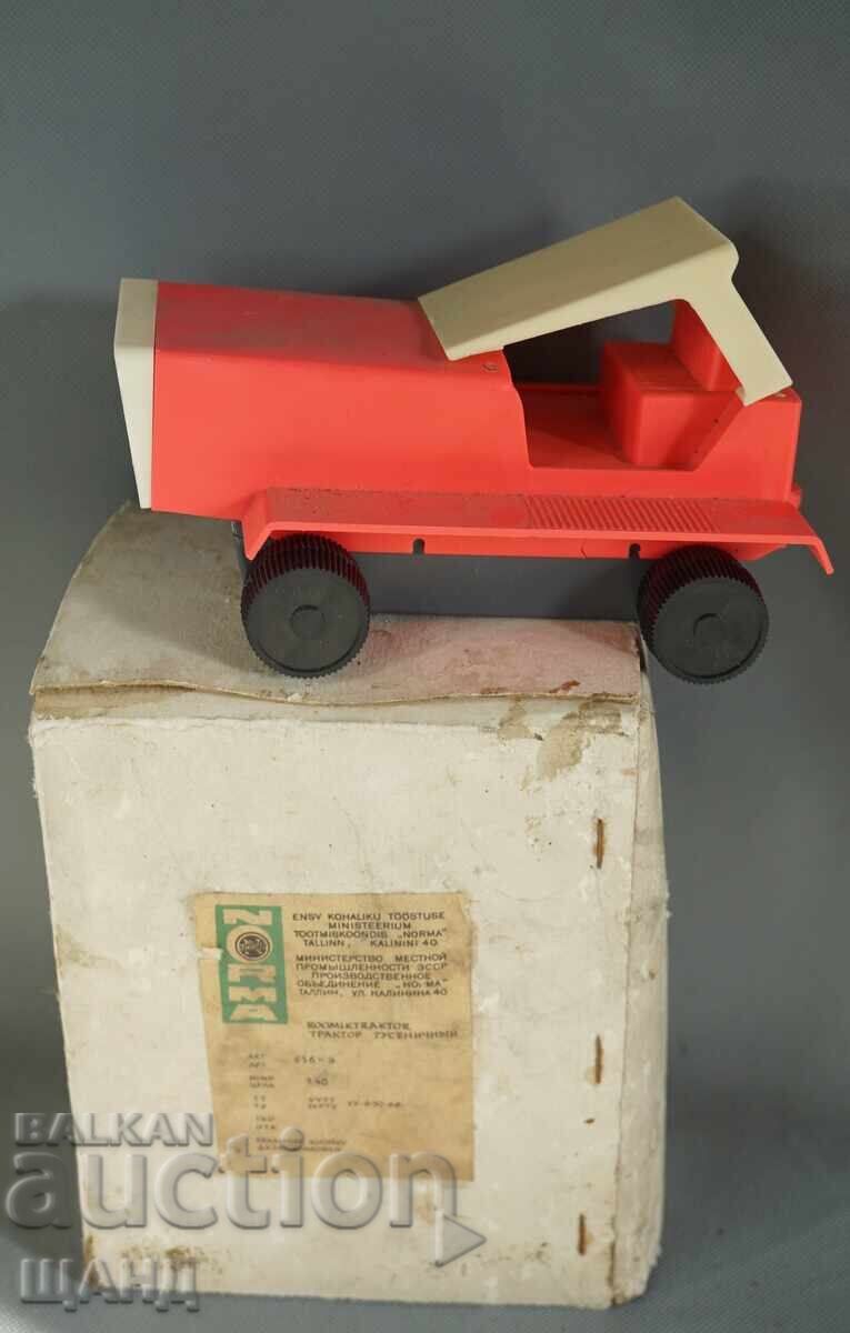 NORMA vechi Jucărie de plastic RUSĂ tractor cu cutie cu preț € 10.25 | 20.05 BGN