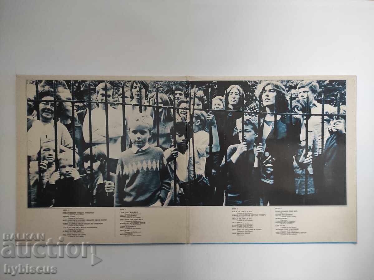 Licitație Albumul The Beatles Red & Blue pe vinil