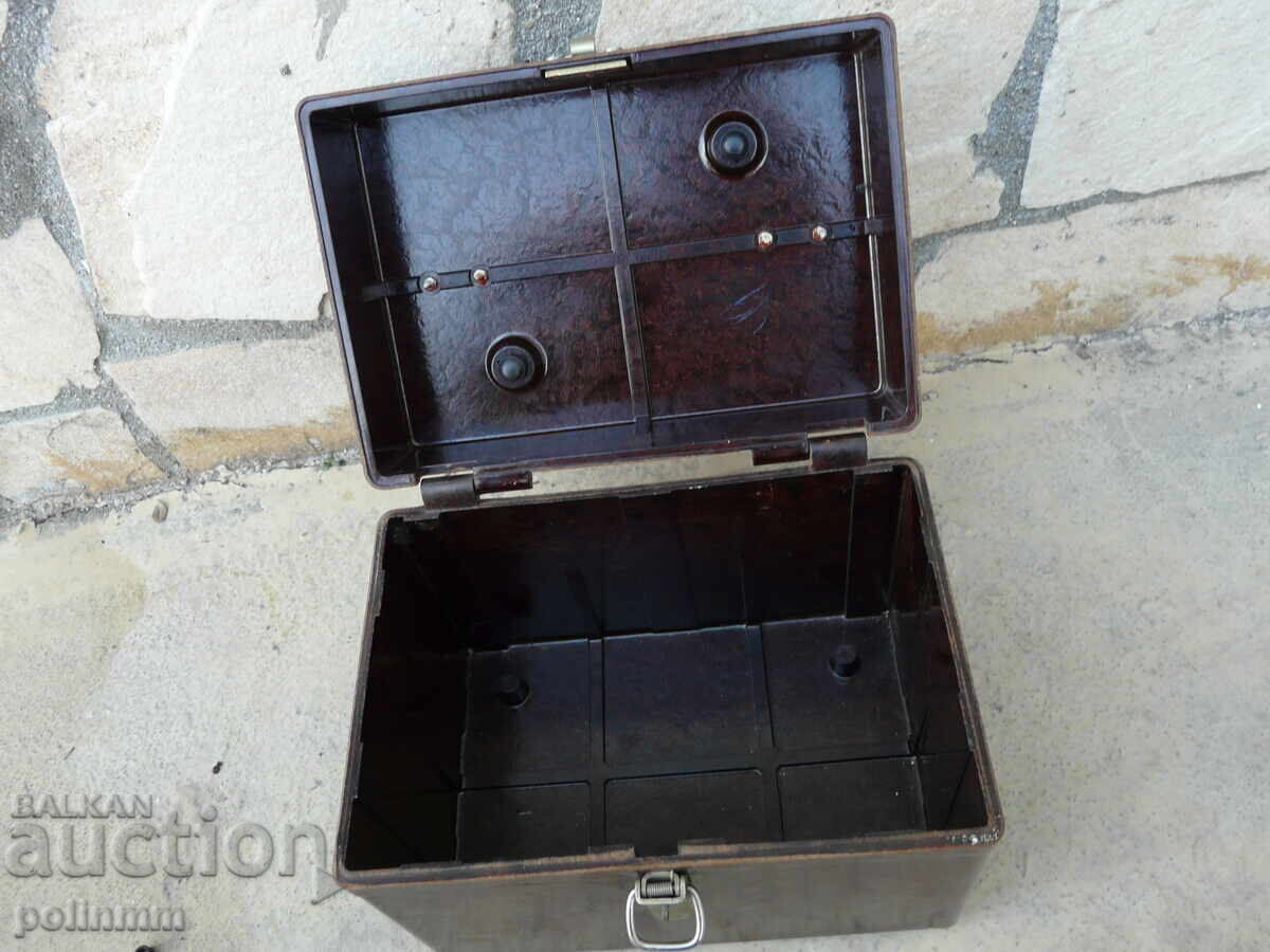 Livrarea Cutie veche masivă din bachelită