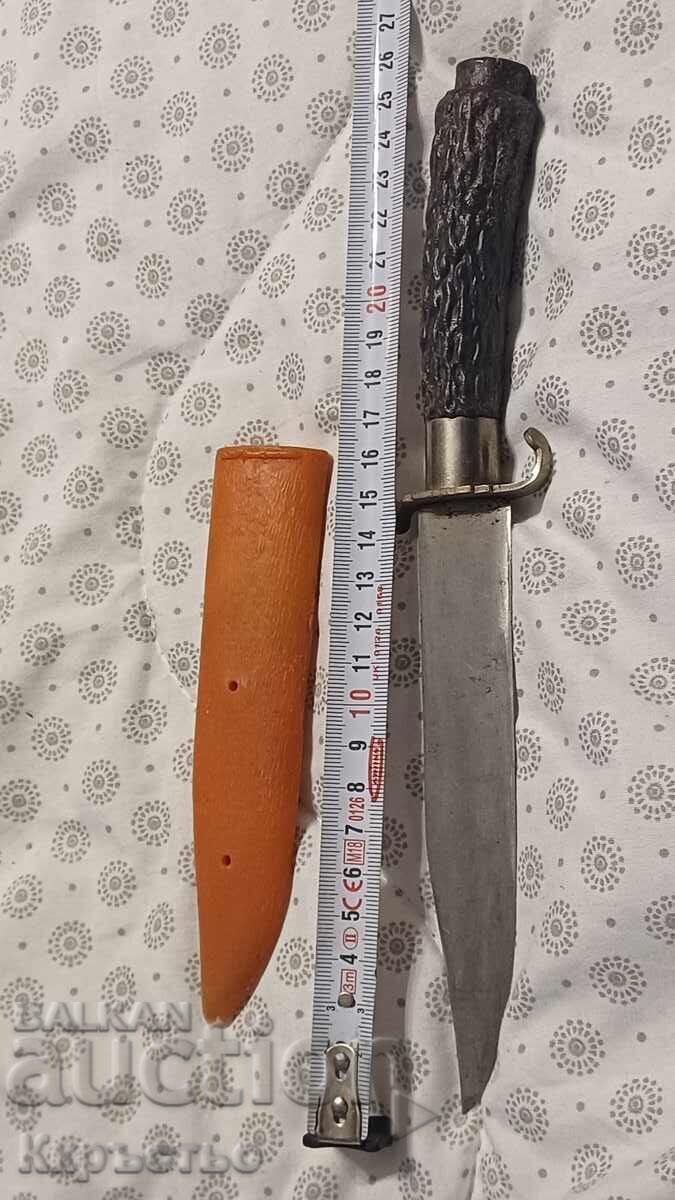 Livrarea Cuțit de vânătoare vechi, tip pumnal, lamă ascuțită!