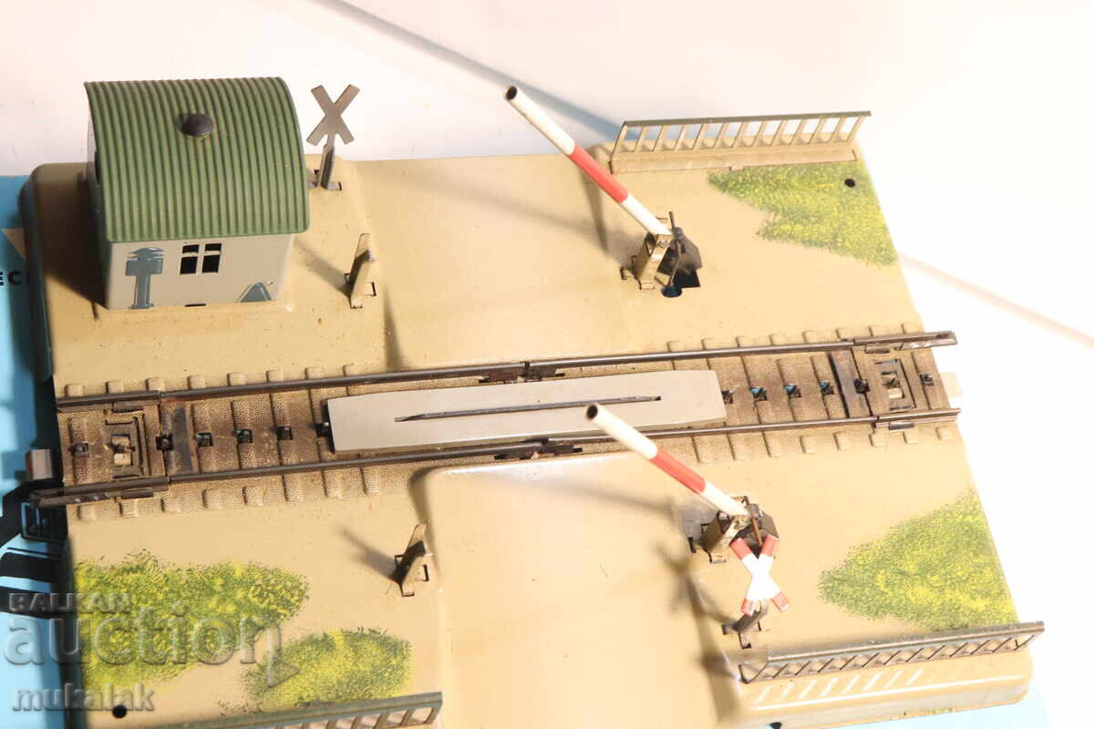 MARKLIN H0 1/87 LOCOMOTIVĂ VAGON TREN TRECERE DE NIVEL - 6 MARKLIN H0 1/87 LOCOMOTIVĂ VAGON TREN TRECERE DE NIVEL - 6