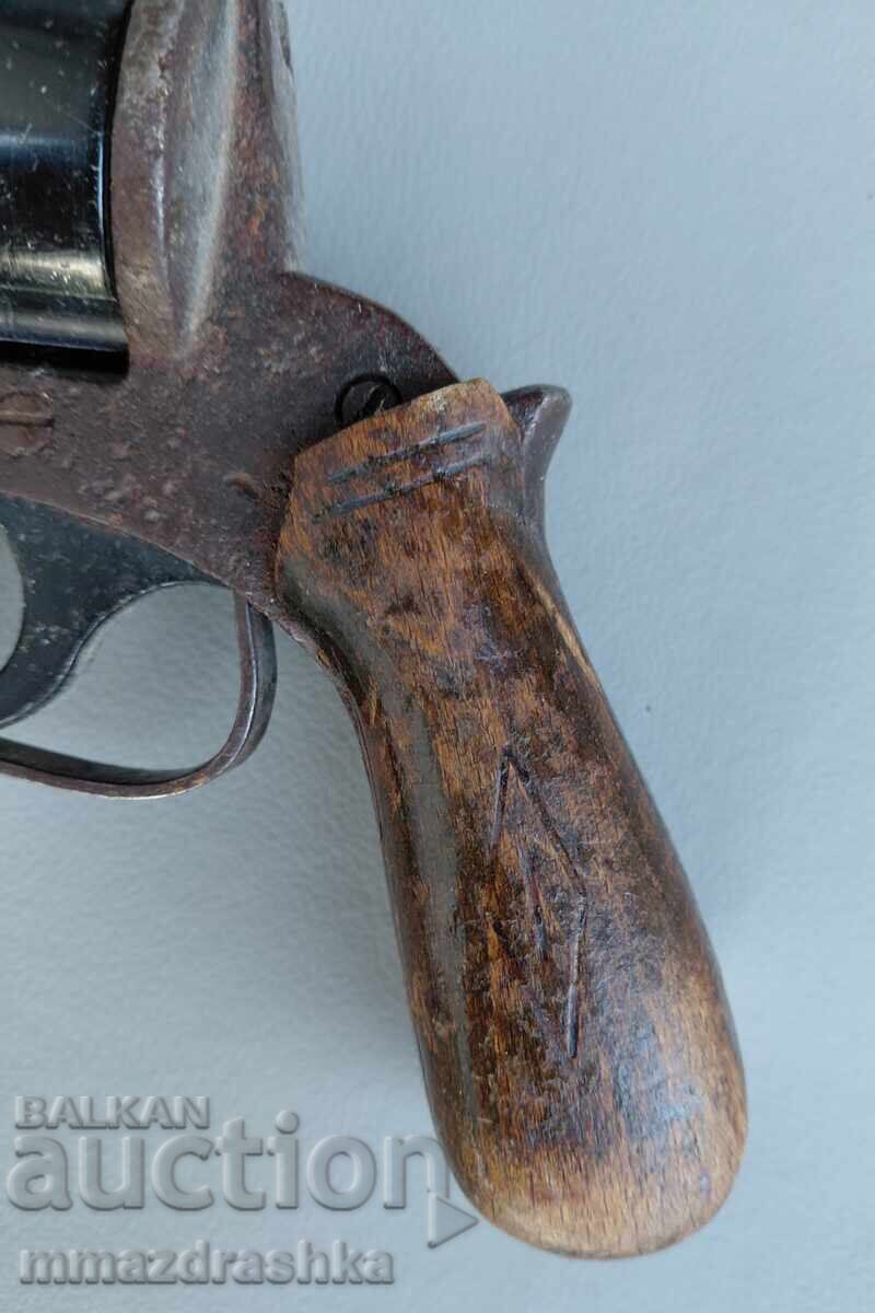 Delivery of An old revolver