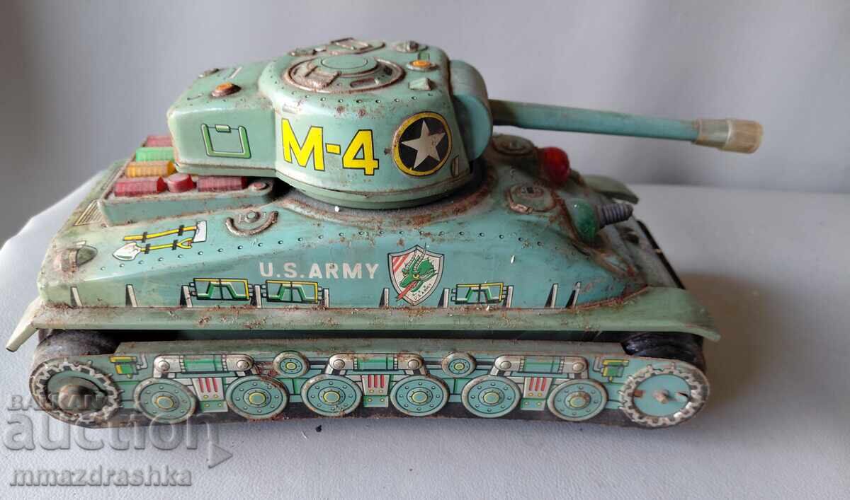 Stara lamarinena igrachka tank