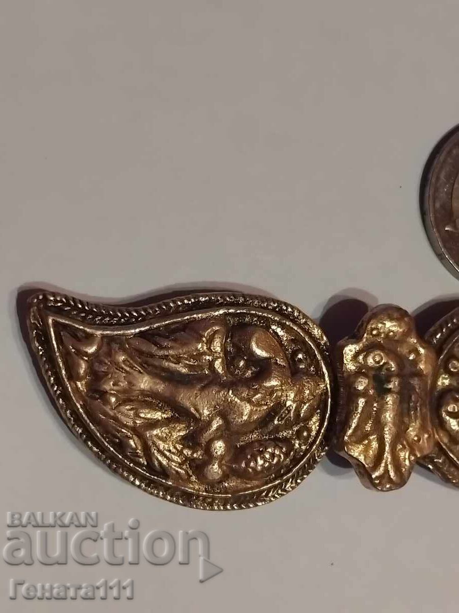 Licitație Pafti pentru costum