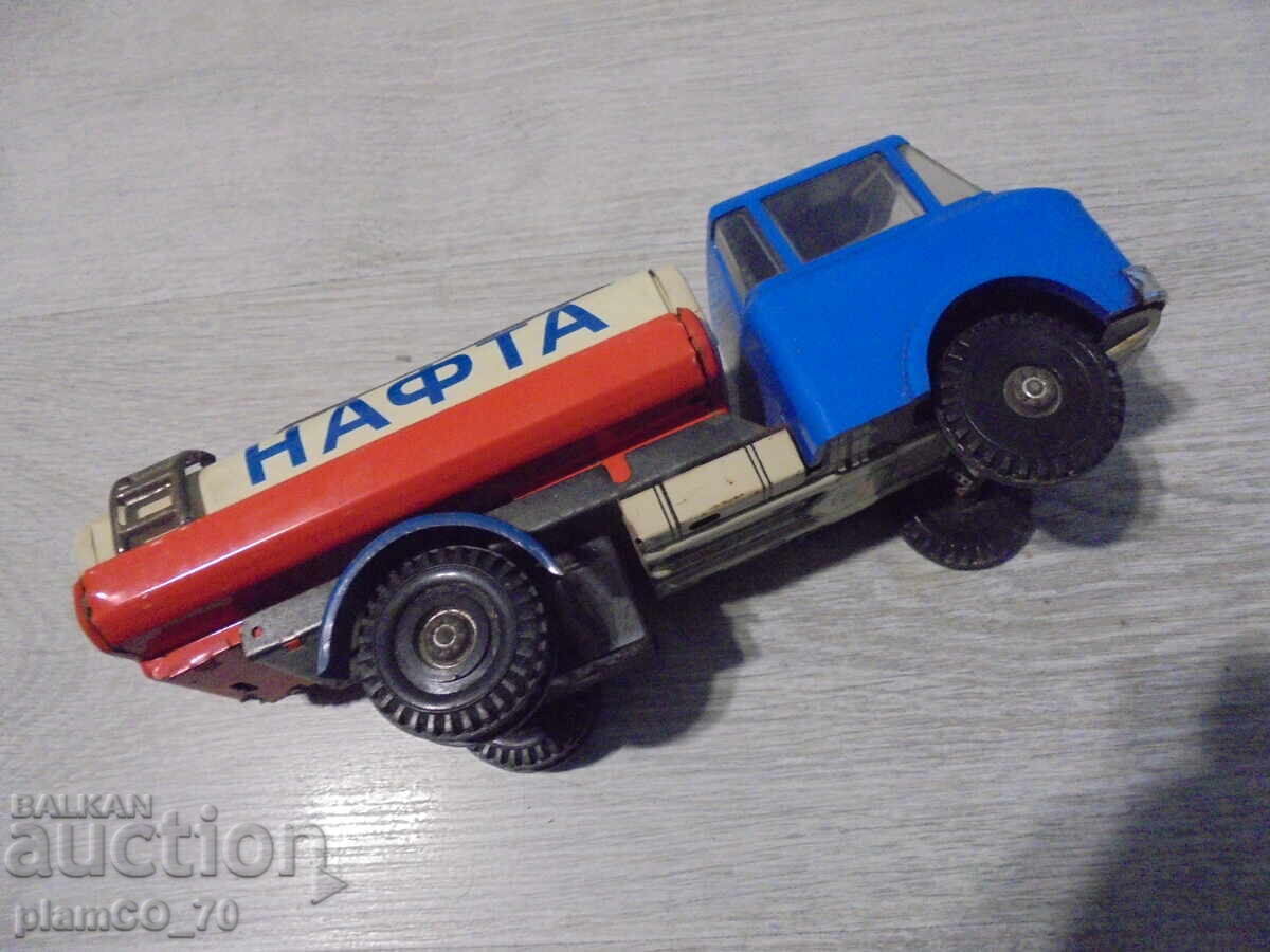 Livrarea №*8523 Jucărie veche pentru copii – camion cisternă „NAFTA“