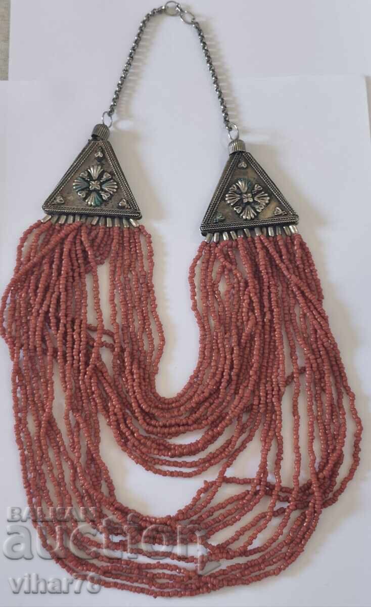 Κολιέ με χάντρες κοραλί