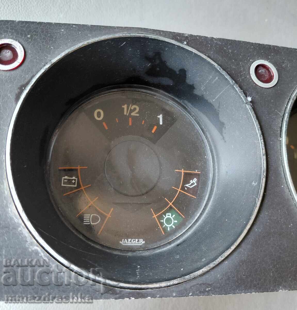 Tablou de bord Peugeot J7 anii '70 cu preț € 0.01 | 0.02 BGN