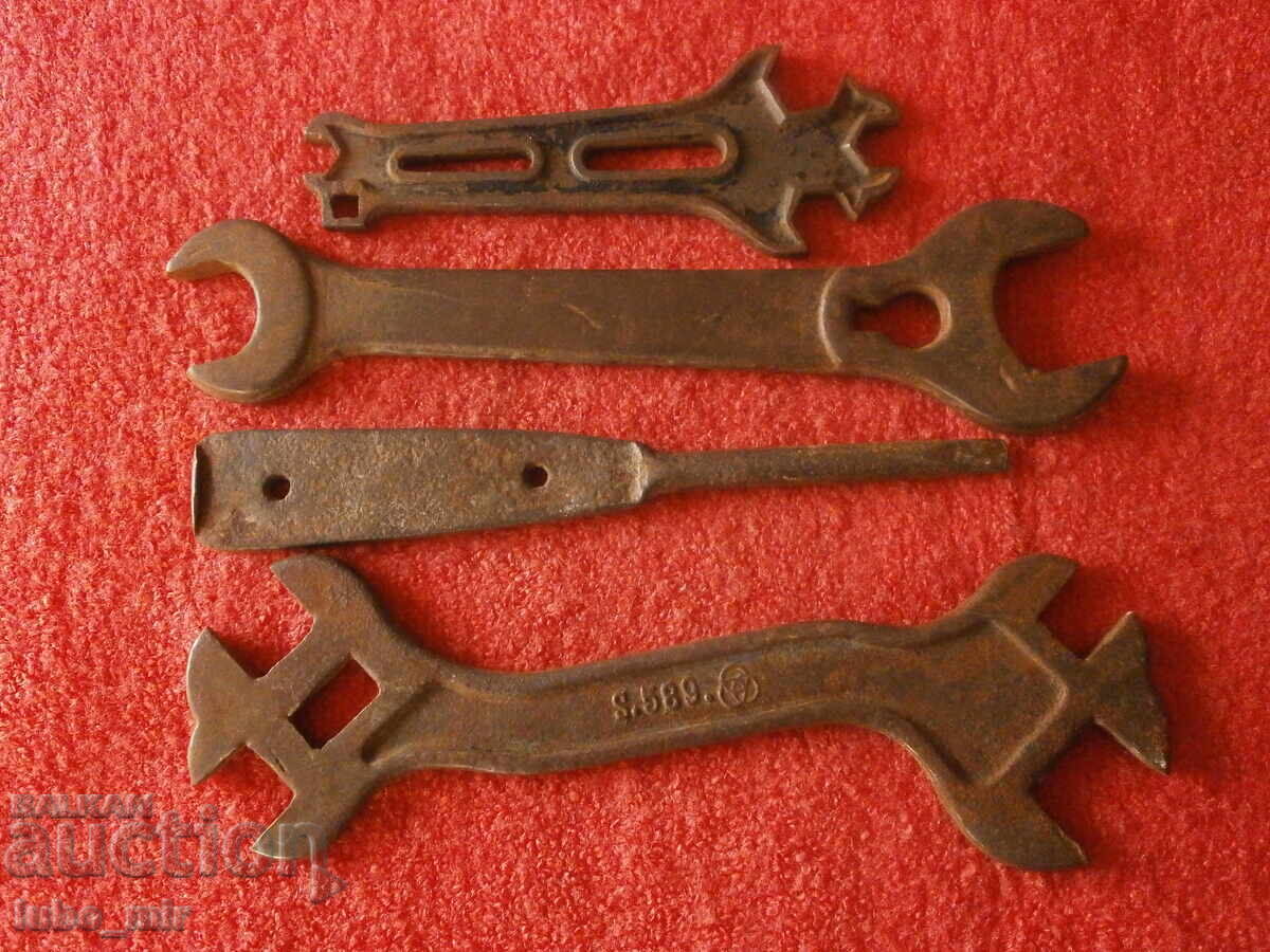 LOT INSTRUMENTE VECHI - INTERIOR cu preț € 0.01 | 0.02 BGN