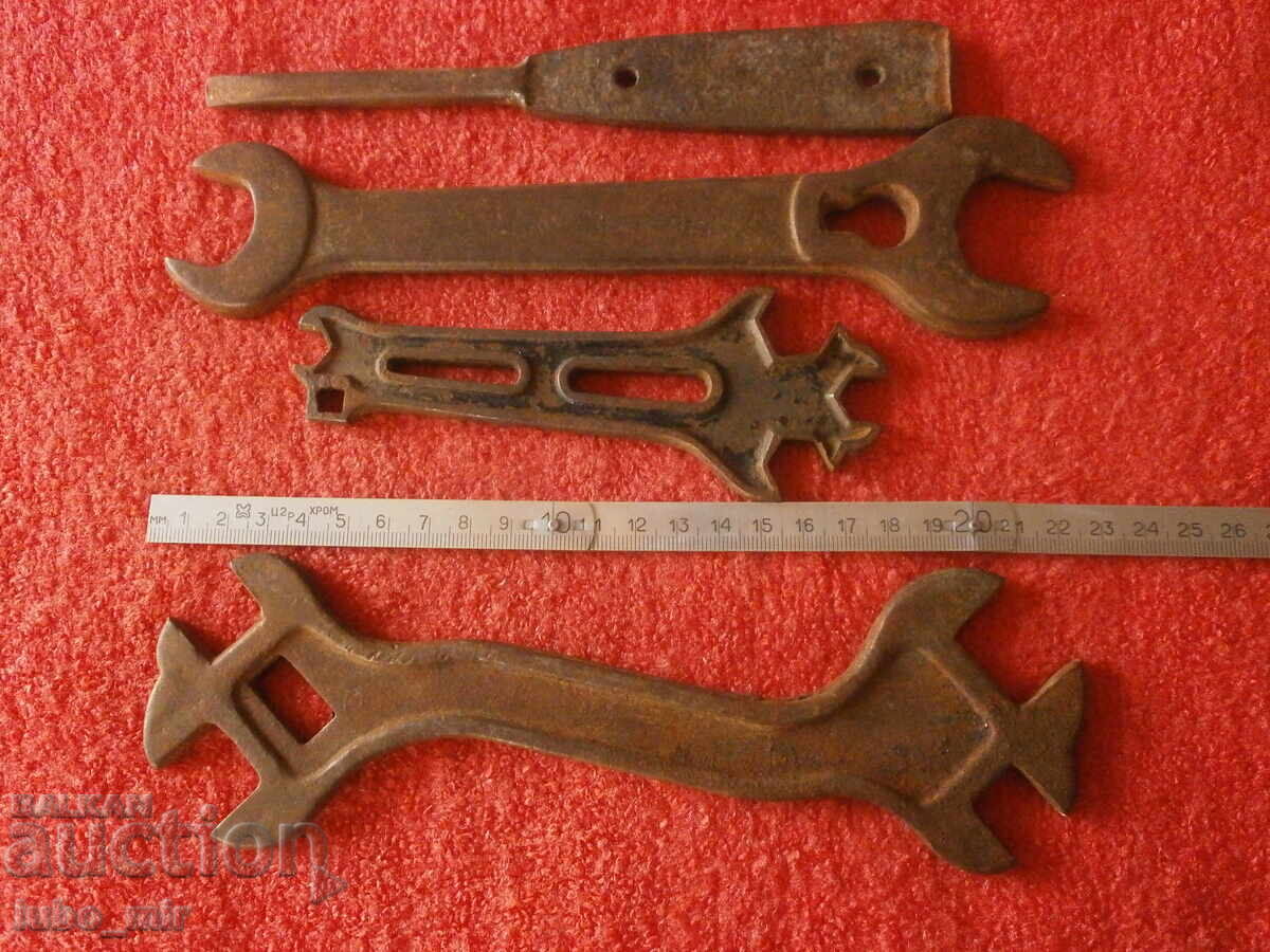 Licitație LOT INSTRUMENTE VECHI - INTERIOR