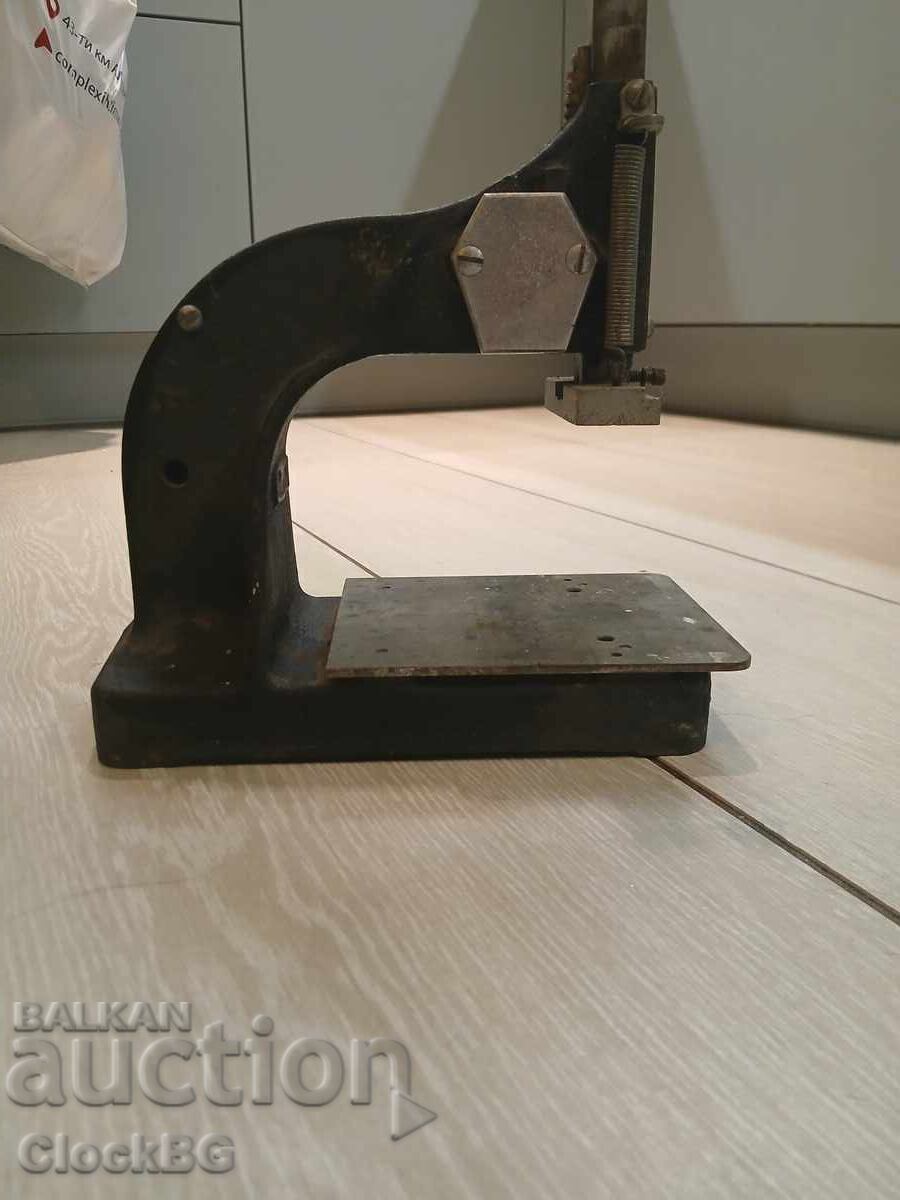 Livrarea Mașină vintage de ștanțat la cald – Kingsley Machine Co. (SUA)