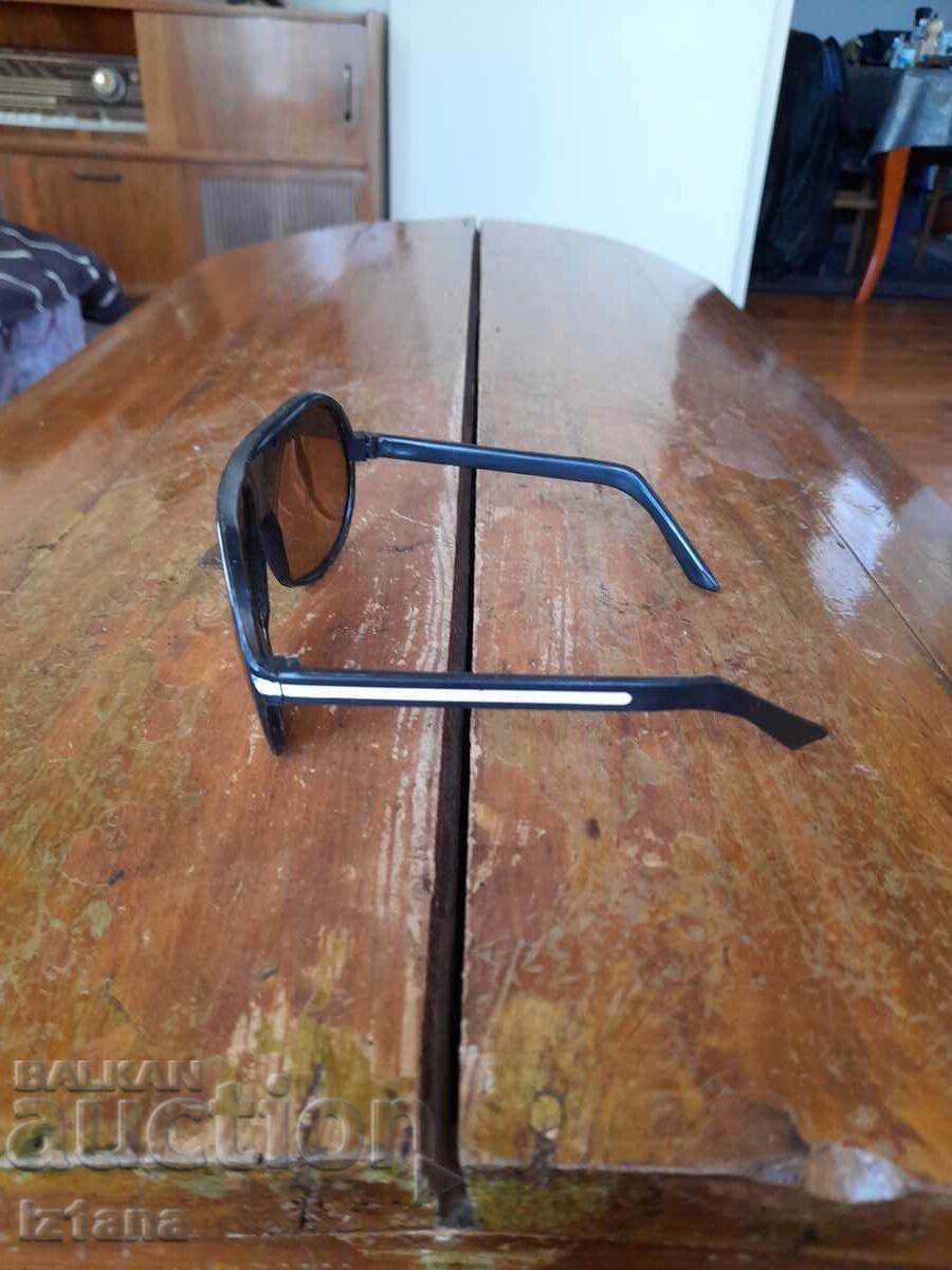 Livrarea Ochelari de soare Adidas vechi, Adidas