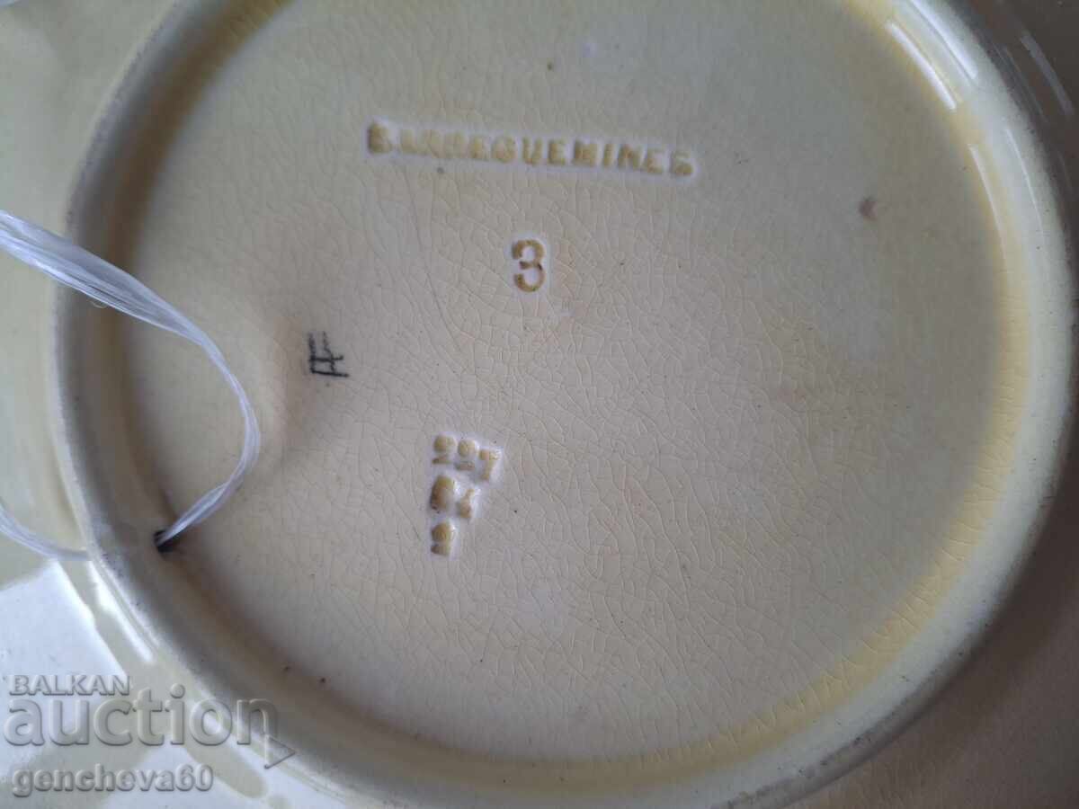 Licitație Antichitate farfurie cu frunze de viță de vie Sarreguemines/Franța