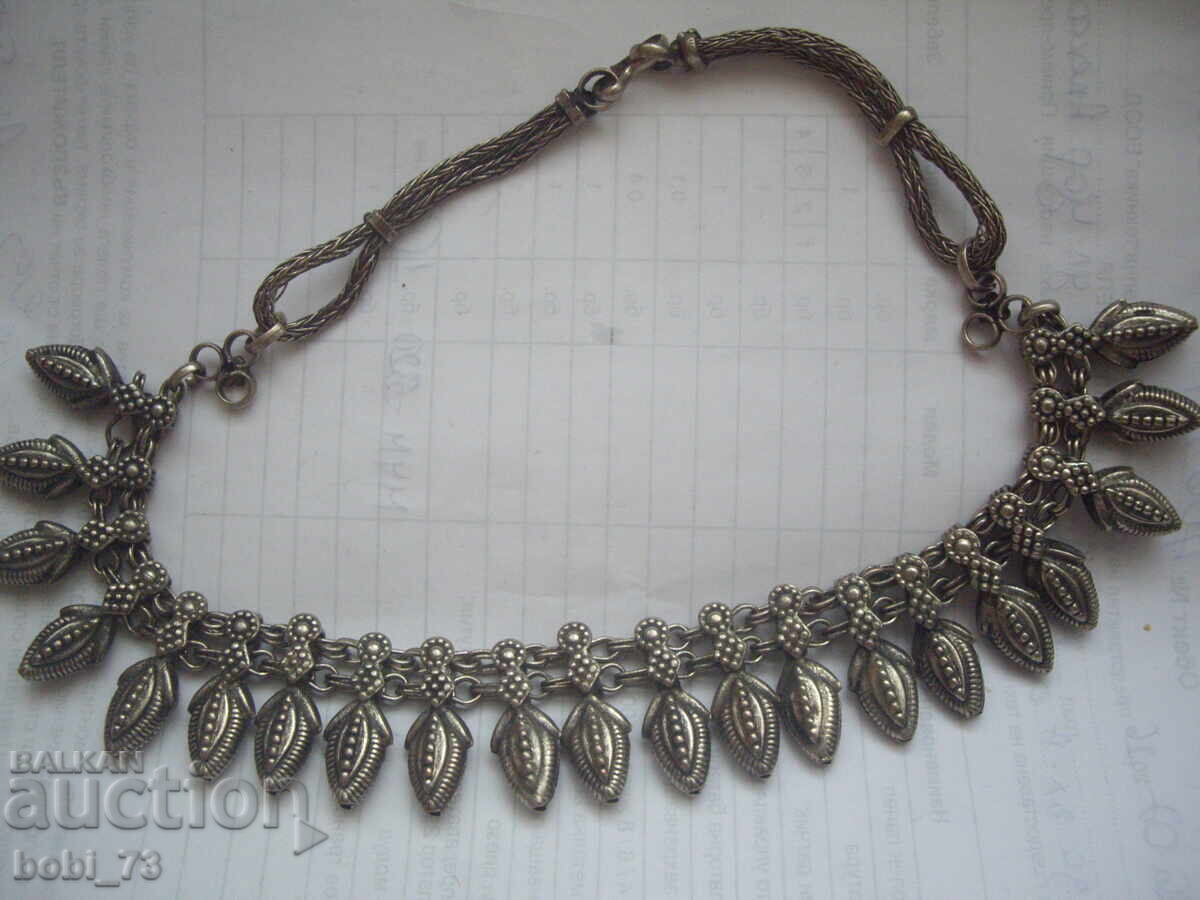 Стара масивно колие чокър. с цена € 125.00 | 244.48 лв. Стара масивно колие чокър. с цена € 125.00 | 244.48 лв.