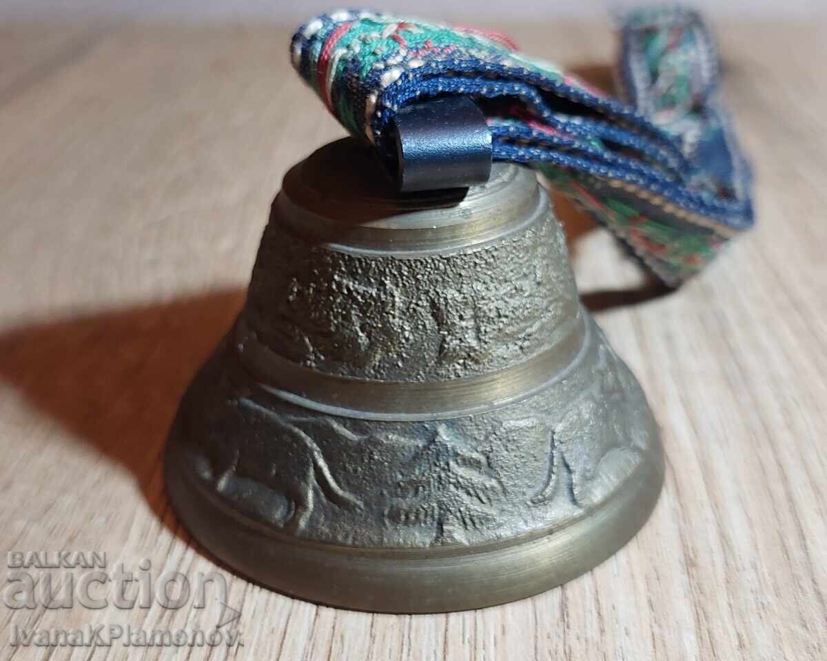 Livrarea Campanula de bronz pentru colecționari Livrarea Campanula de bronz pentru colecționari