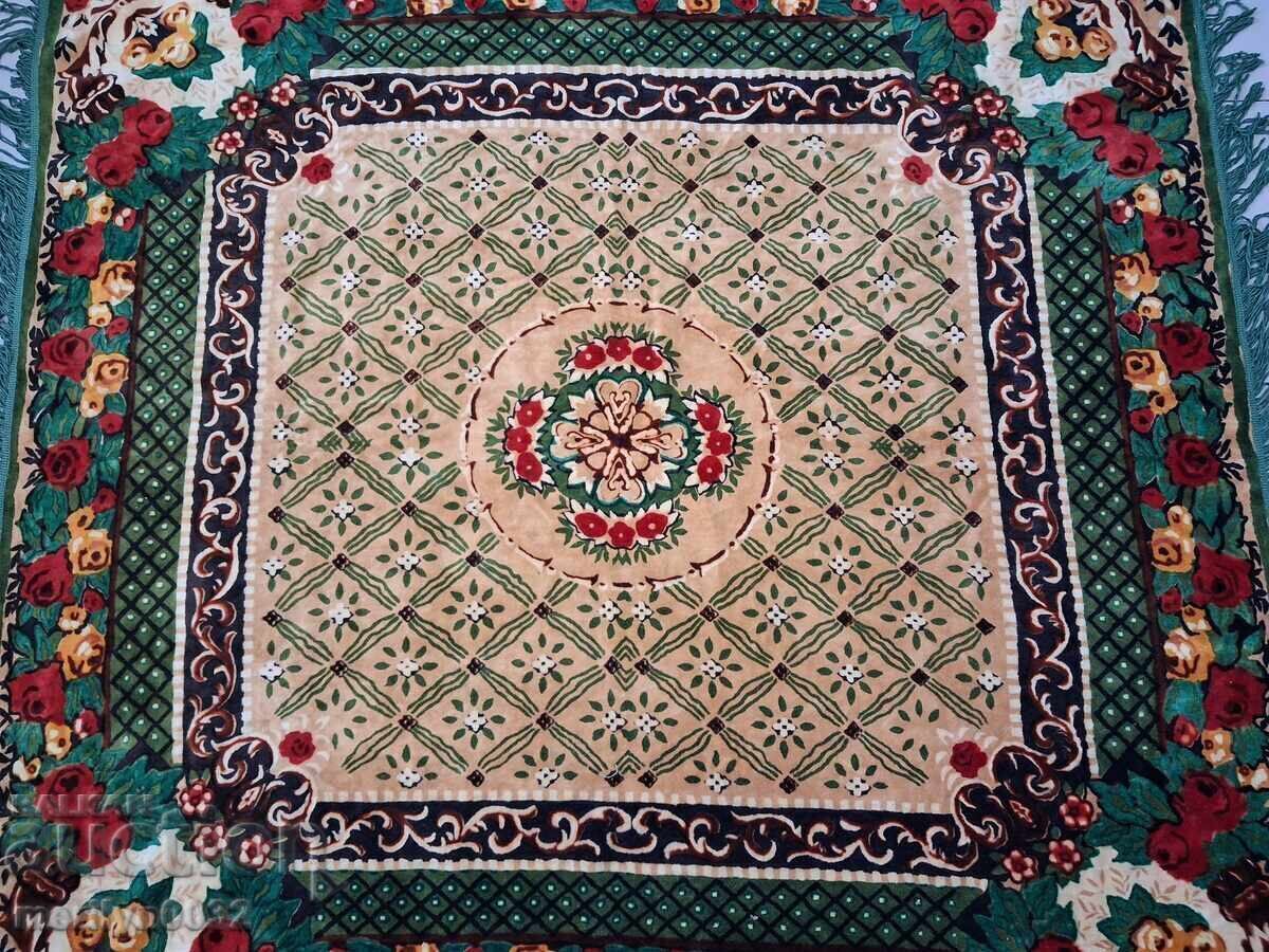 Πολύχρωμο τραπεζομάντιλο βελούδο από τη σοσιαλιστική περίοδο (NRB, ΕΣΣΔ) 150/140εκ