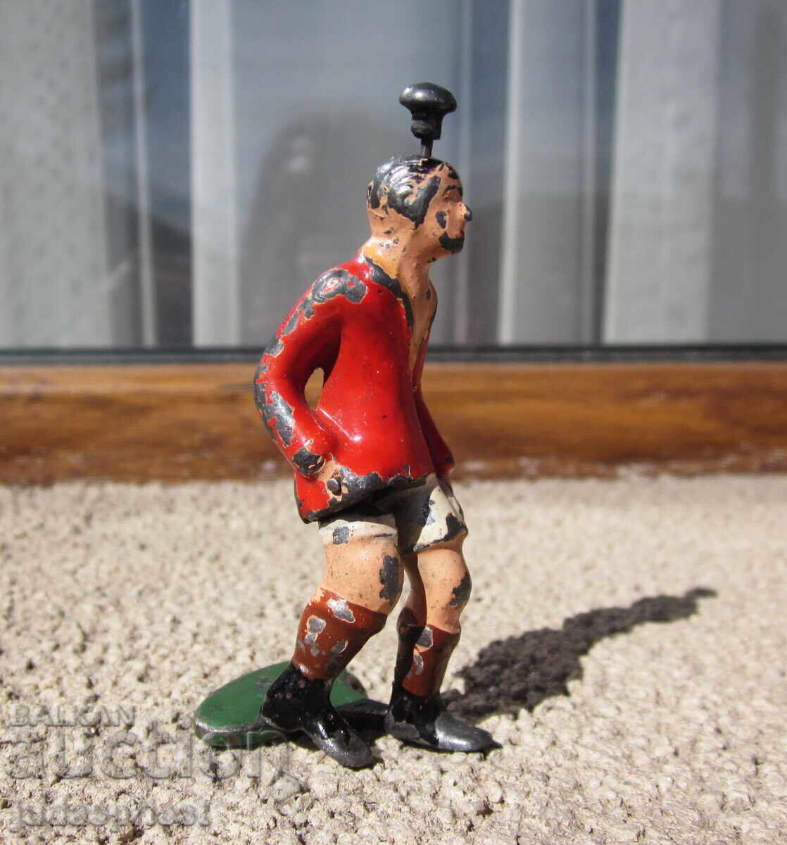 Veche figurină mecanică din plumb, jucărie fotbalist cu preț € 10.00 | 19.56 BGN Veche figurină mecanică din plumb, jucărie fotbalist cu preț € 10.00 | 19.56 BGN