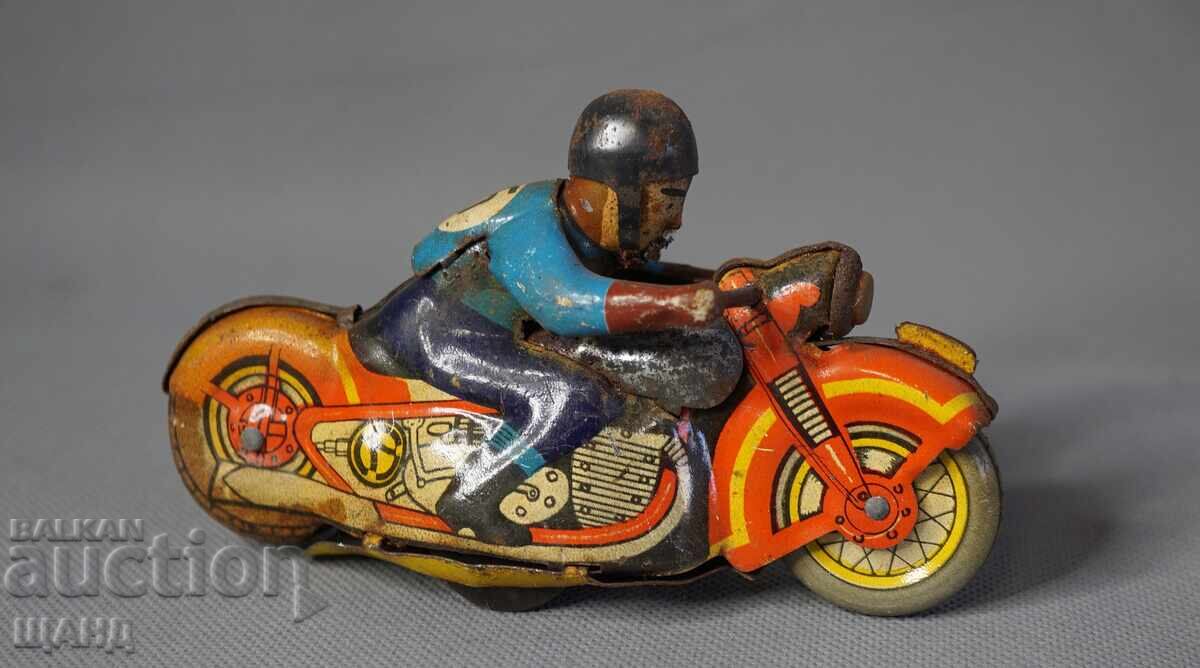 Стара .Метална механична  играчка модел мотор