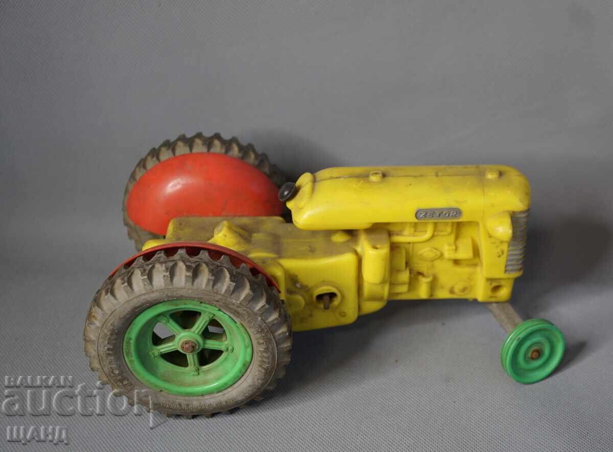 Veche Jucărie Rară din Plastic Model Tractor ZETOR cu preț € 35.25 | 68.94 BGN