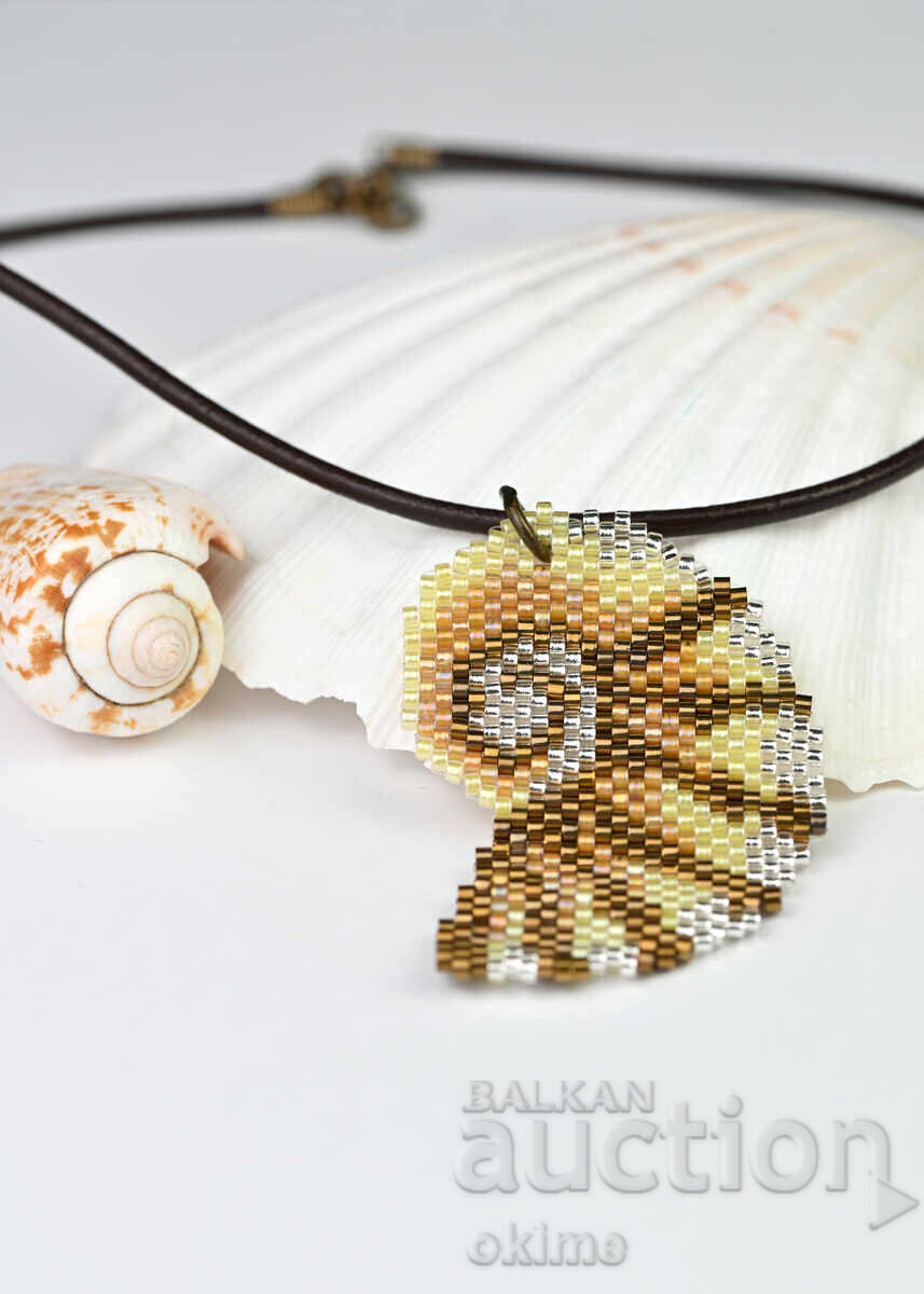 Colier cu pandantiv melc de mare Colier cu pandantiv melc de mare