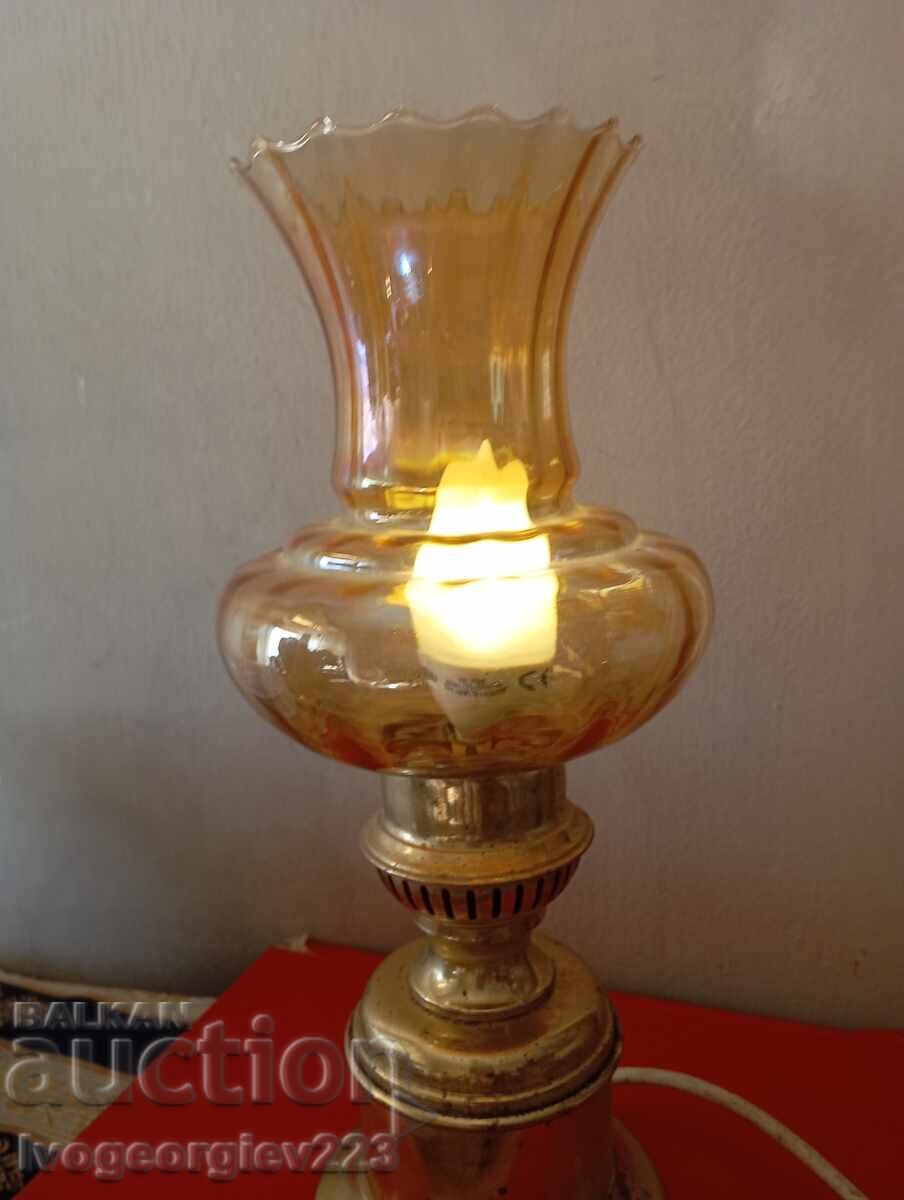 Livrarea Lampă de masă vintage Livrarea Lampă de masă vintage