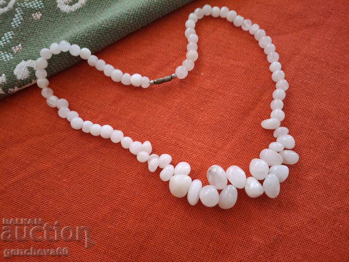 Colier vintage din cuarț natural cu preț € 25.00 | 48.90 BGN