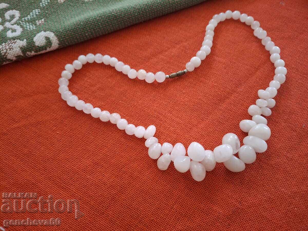 Colier vintage din cuarț natural