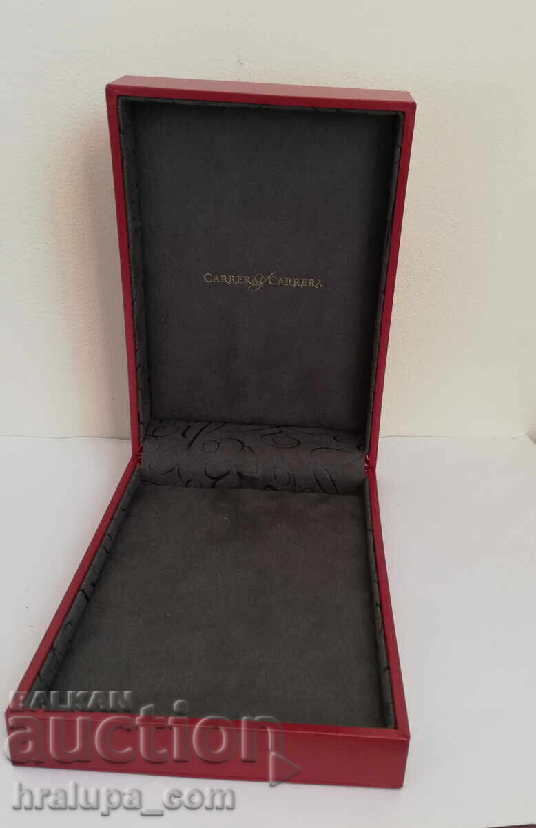 Cutie pentru colier bijuterii Carrera Y Carrera cu preț € 25.00 | 48.90 BGN Cutie pentru colier bijuterii Carrera Y Carrera cu preț € 25.00 | 48.90 BGN