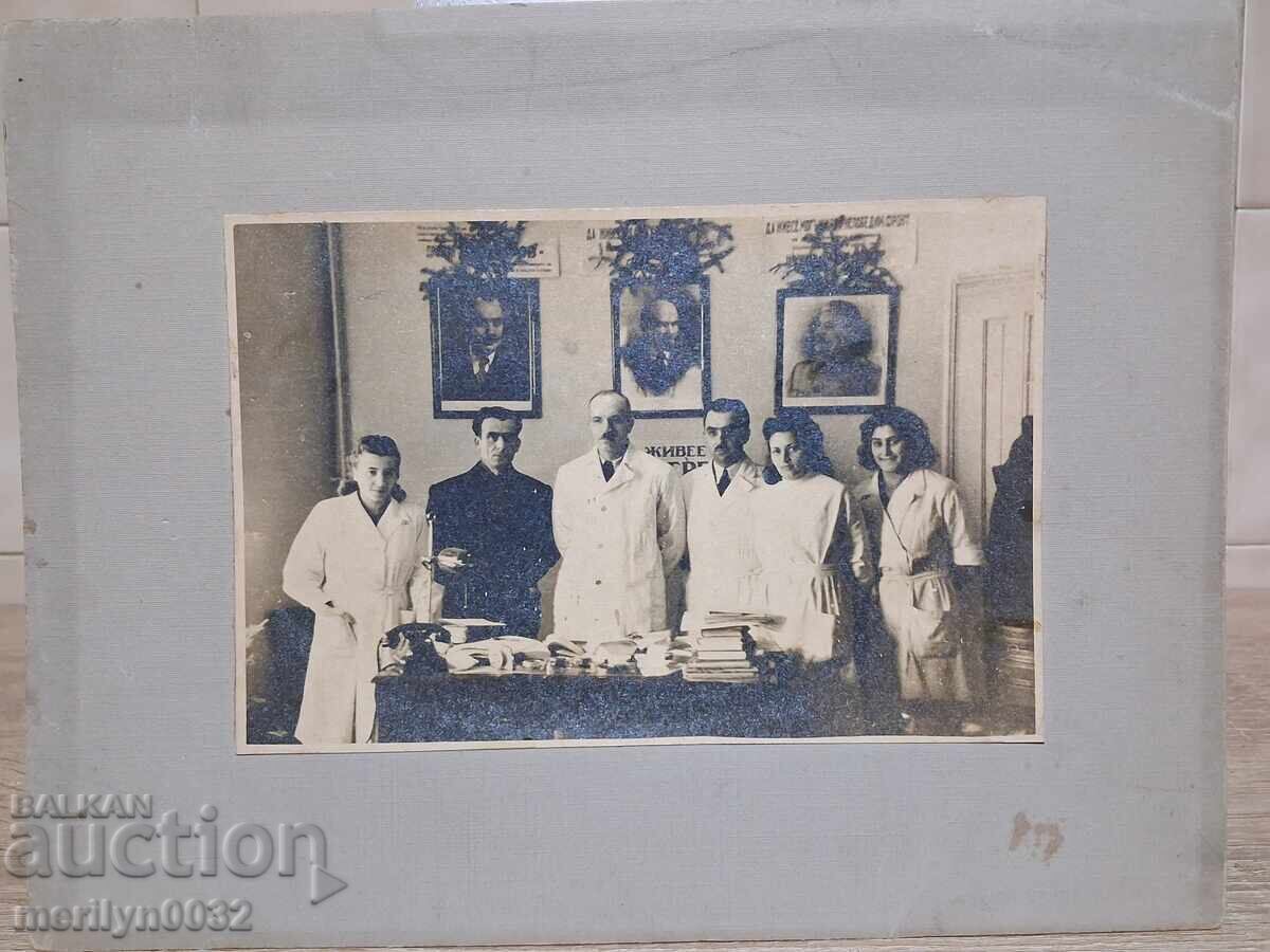 Grup portret fotografie poză TELK anii 40 R.P.Bulgaria cu preț € 35.87 | 70.16 BGN