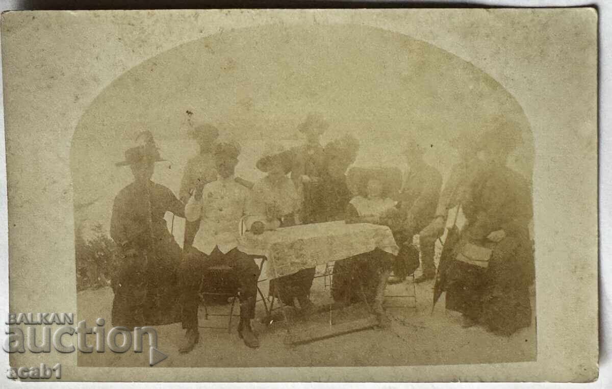 Ofițer cu doamne și domni civili, Nicopol, anul 1912