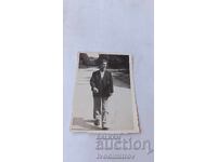 Снимка София Мъж на разходка в Борисовата градина 1942