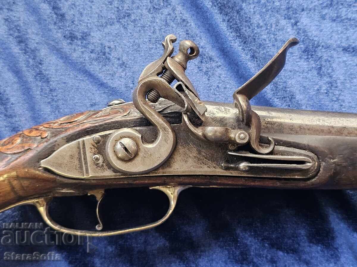 Auction  Authentic Balkan flint pishtov