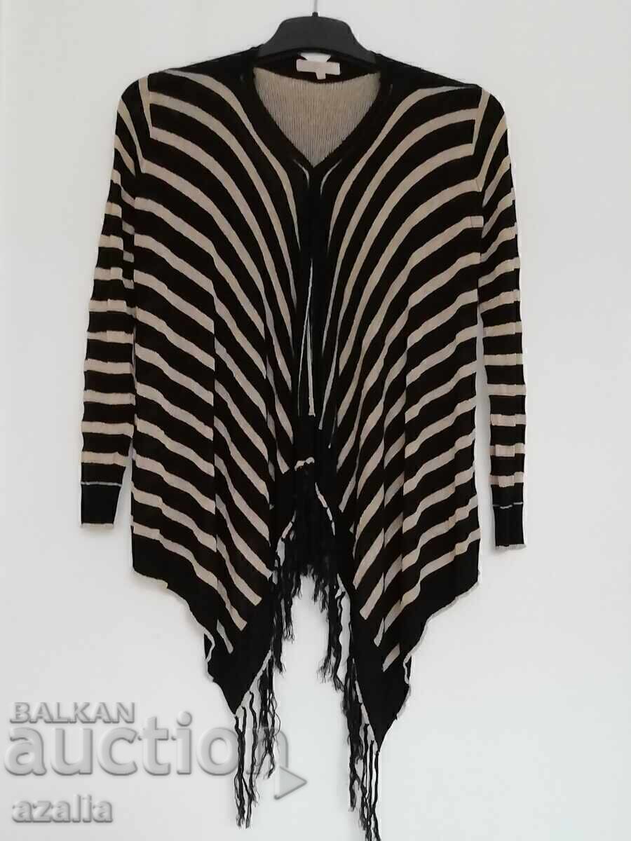 Cardigan spectaculos fără nasturi în negru și auriu cu preț € 11.76 | 23.00 BGN