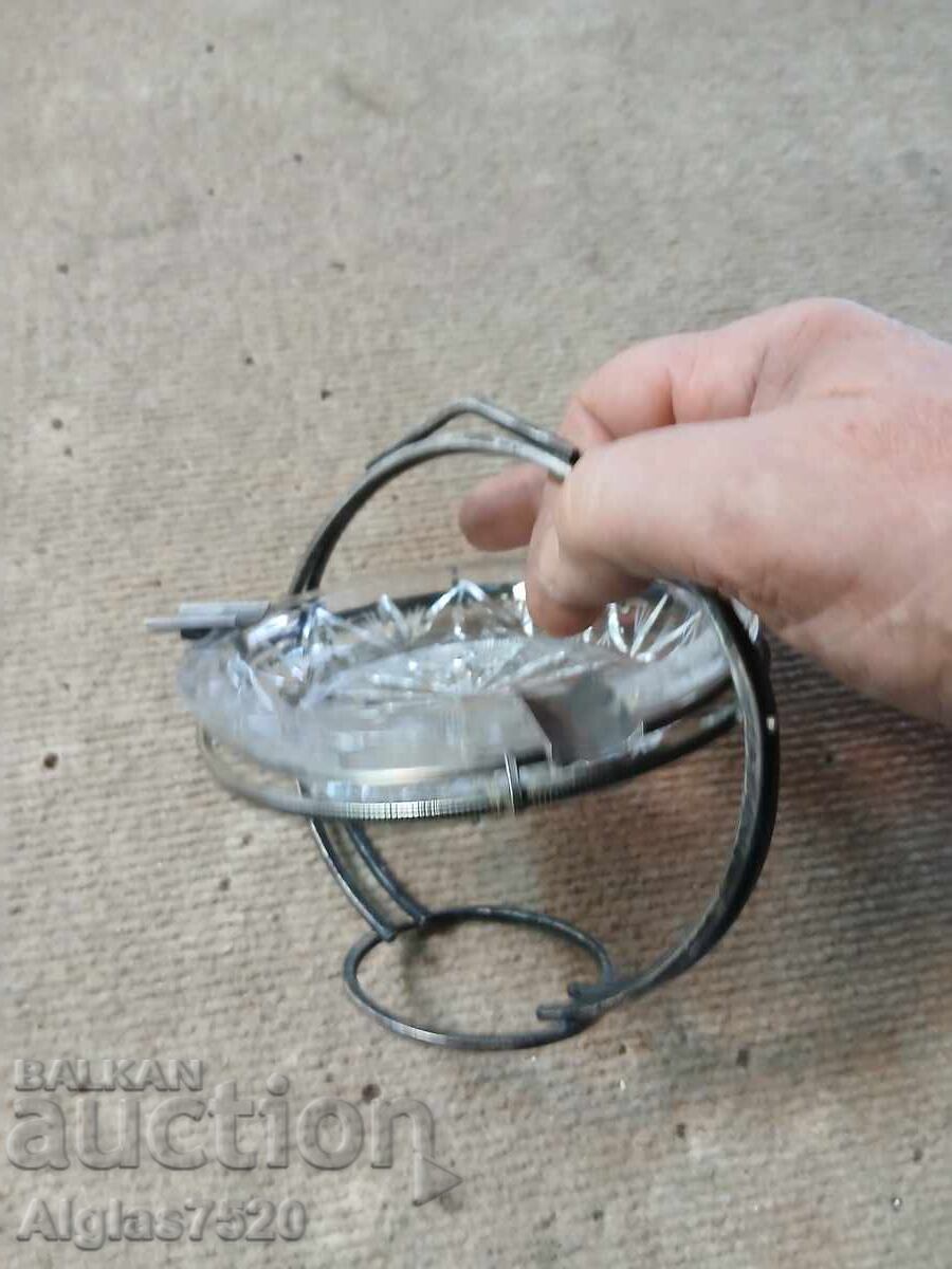 Κρυστάλλινο τασάκι σε επιχρυσωμένο μπρούτζινο περίβλημα με τιμή € 20.00 | 39.12 BGN Κρυστάλλινο τασάκι σε επιχρυσωμένο μπρούτζινο περίβλημα με τιμή € 20.00 | 39.12 BGN