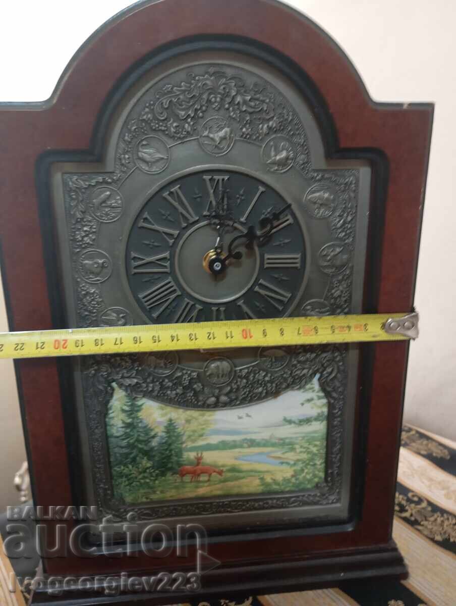 Livrarea Ceas de masă vintage