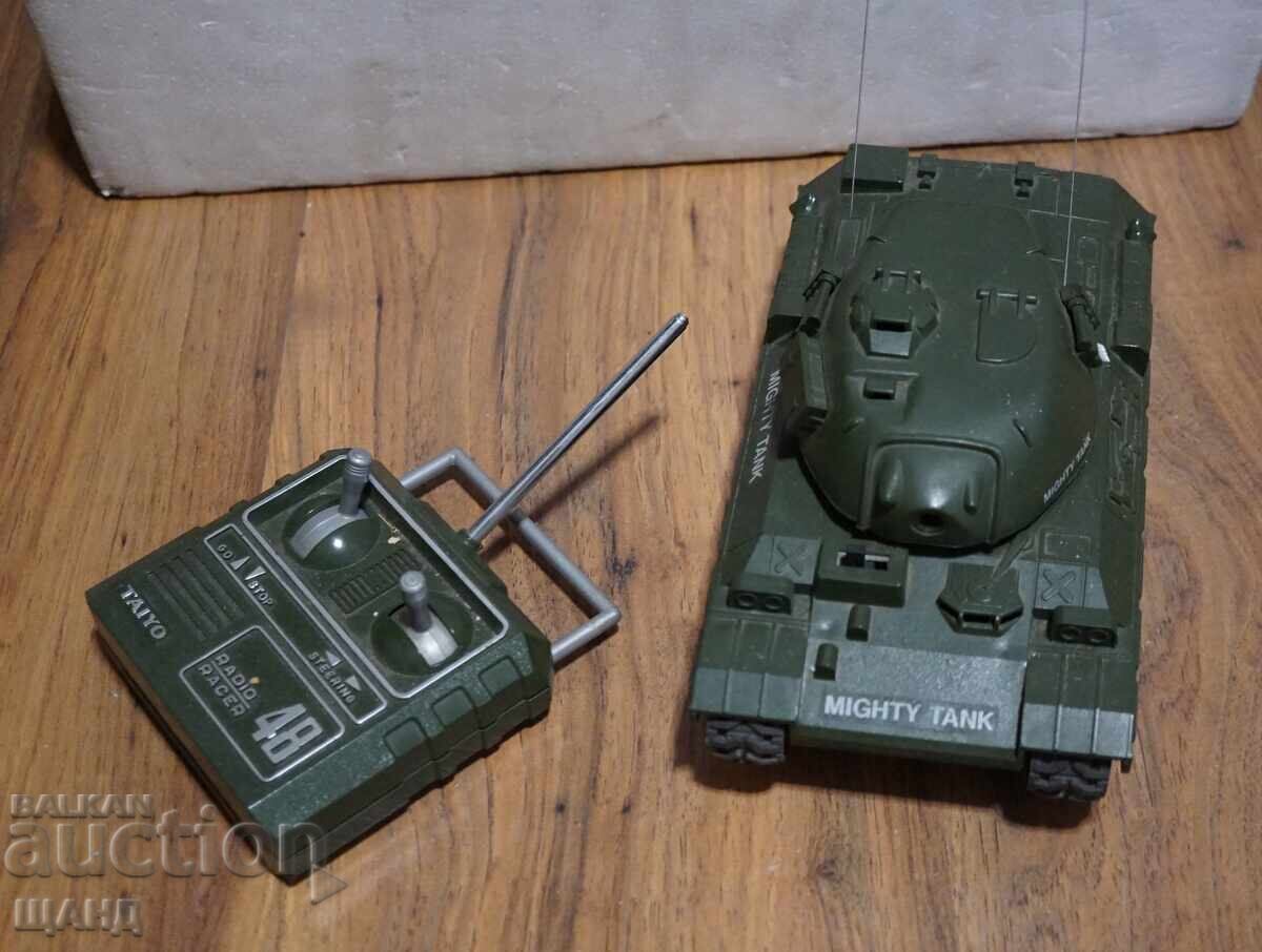 Licitație Veche jucărie japoneză din plastic, model tanc, cu cutie