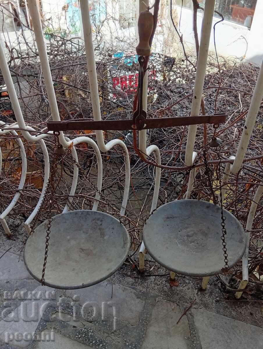 Cântar vechi mare Cântar vechi mare