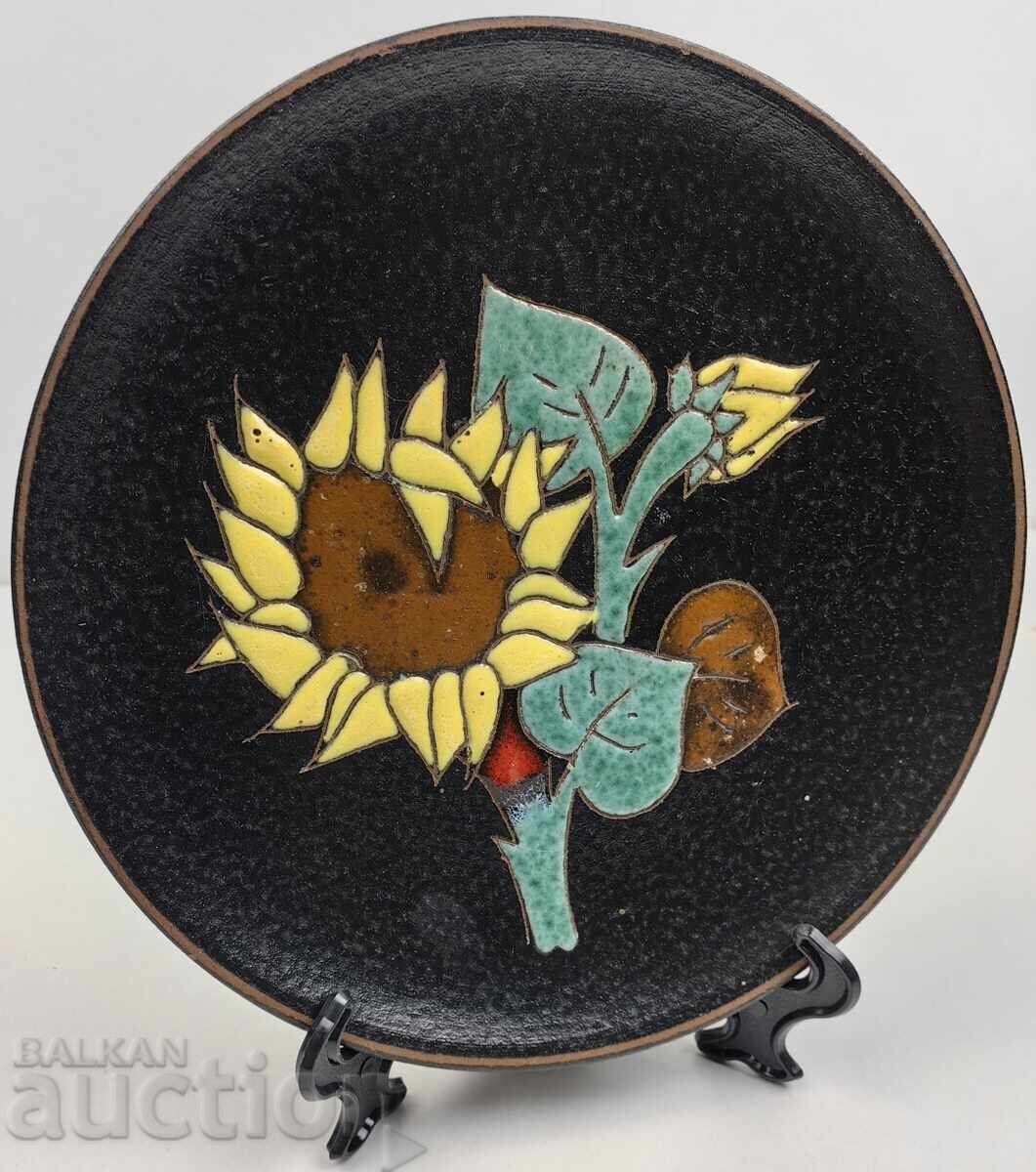 TAVĂ EMAIL FLORI CU SEMNĂTURĂ DE SOARE cu preț € 10.00 | 19.56 BGN