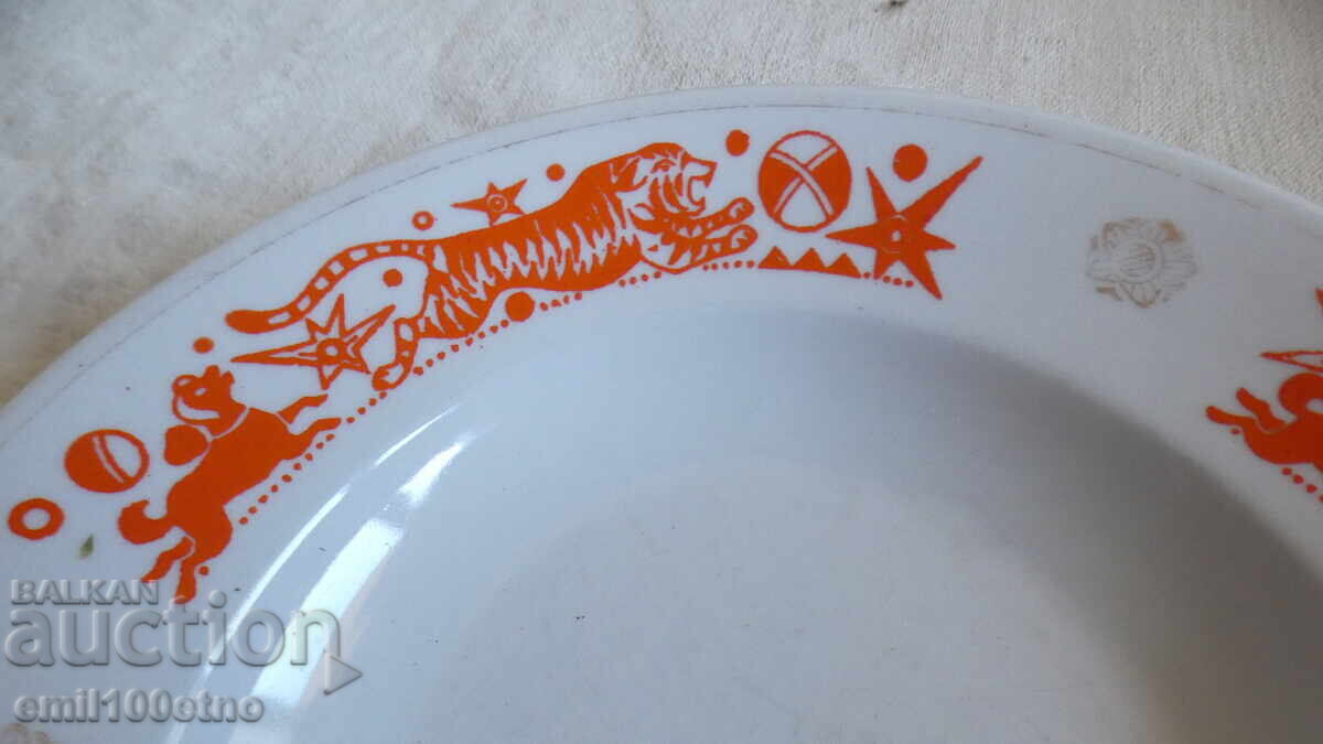 Чиния с детски мотиви Цирк порцелан порцелан Вербилка СССР с цена € 3.50 | 6.85 лв.