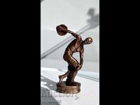 Aruncător de disc sau „Discobolul”, statuetă de bronz