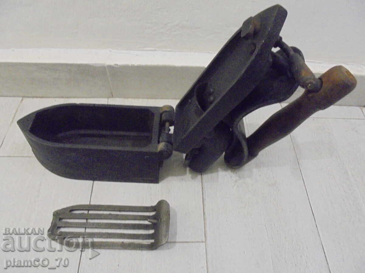 Licitație №*8526 Stara chugunena yutiya na zhar – DVF Kazanlŭkŭ