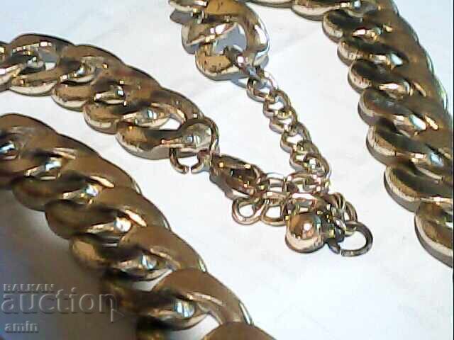 Colier masiv, placat cu aur frumos cu preț € 8.00 | 15.65 BGN