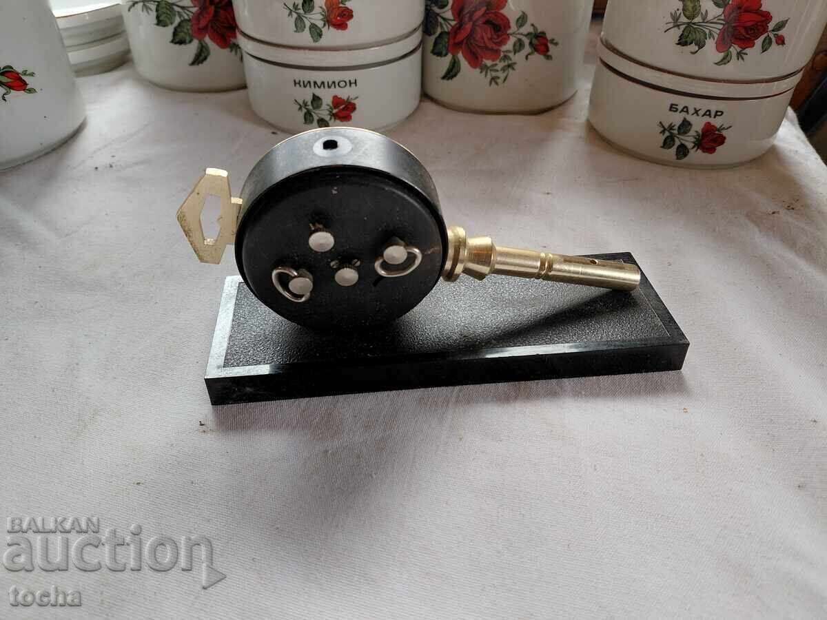 Licitație lot Slavă cheie