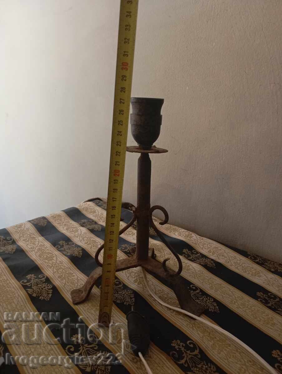 Lampă de masă vintage cu preț € 14.00 | 27.38 BGN Lampă de masă vintage cu preț € 14.00 | 27.38 BGN