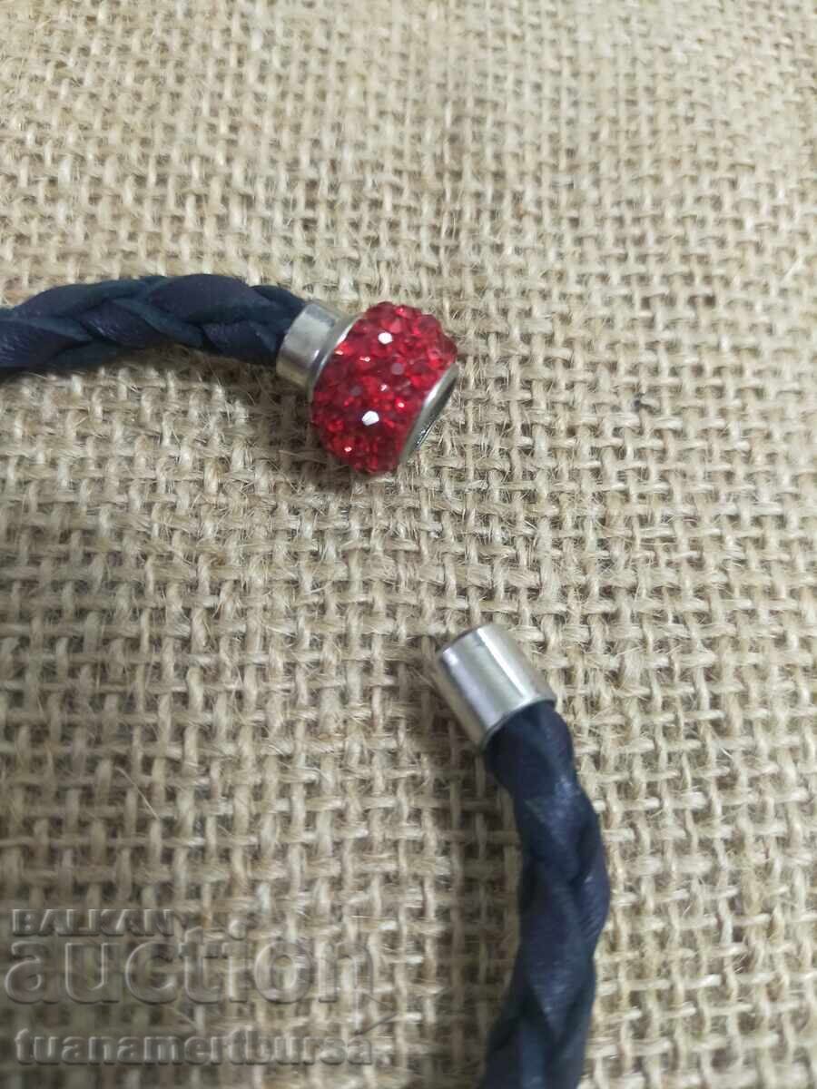 Licitație O brățară din piele